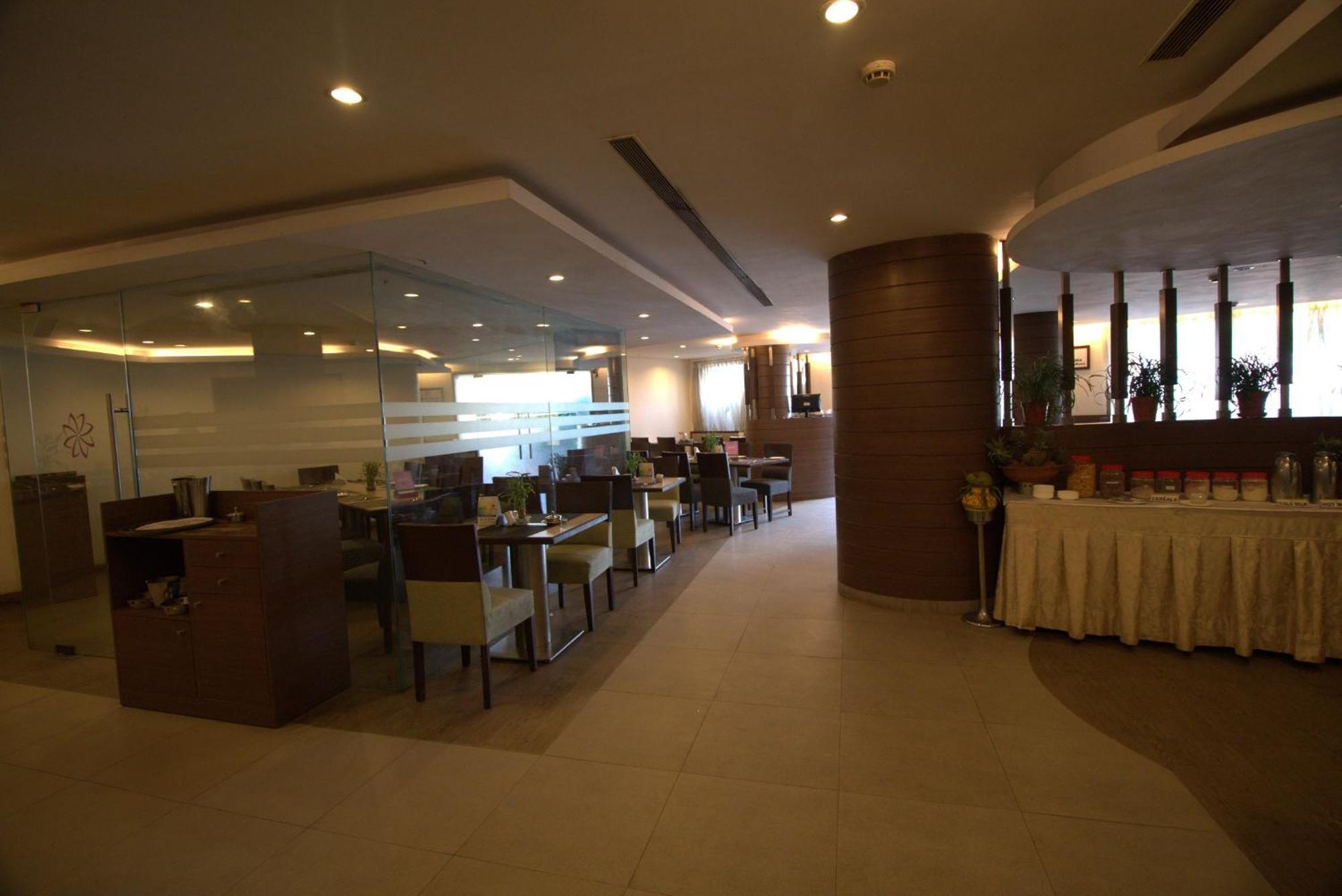 Ira By Orchid Bhubaneswar Exterior foto